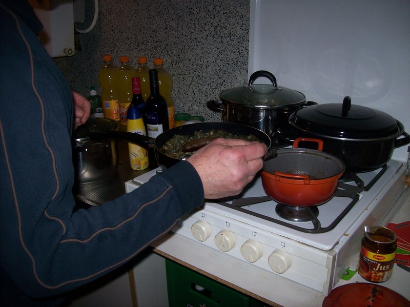 Voor het avond eten werd er stevige boerenkool bereid!